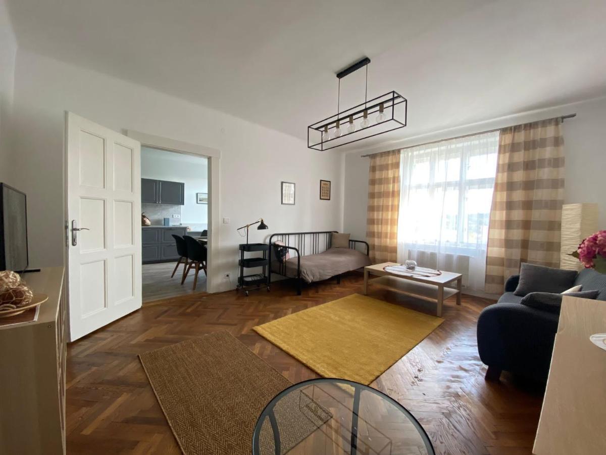Apartman Xaveriova Praag Buitenkant foto