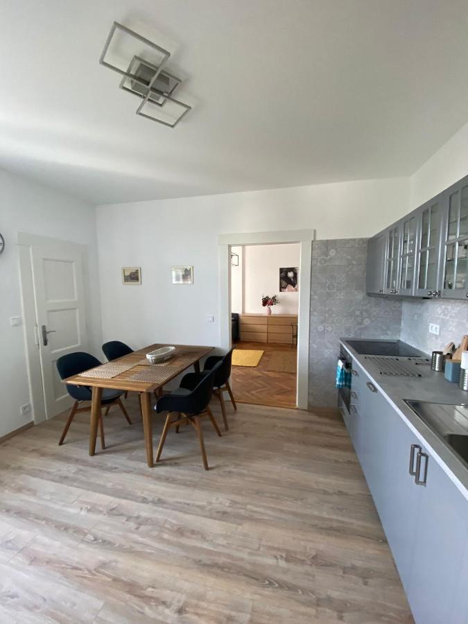 Apartman Xaveriova Praag Buitenkant foto