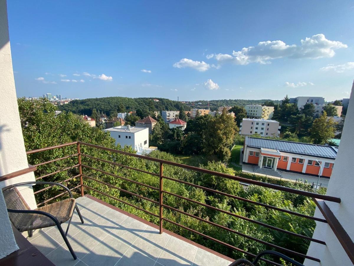 Apartman Xaveriova Praag Buitenkant foto