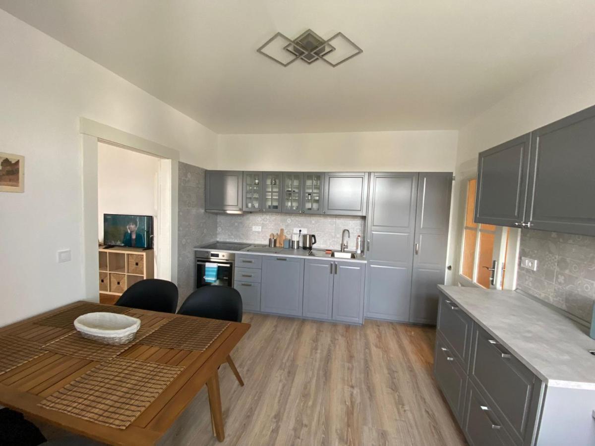 Apartman Xaveriova Praag Buitenkant foto