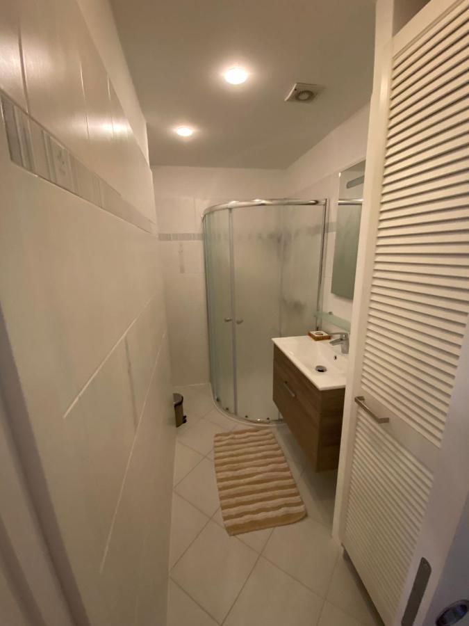 Apartman Xaveriova Praag Buitenkant foto