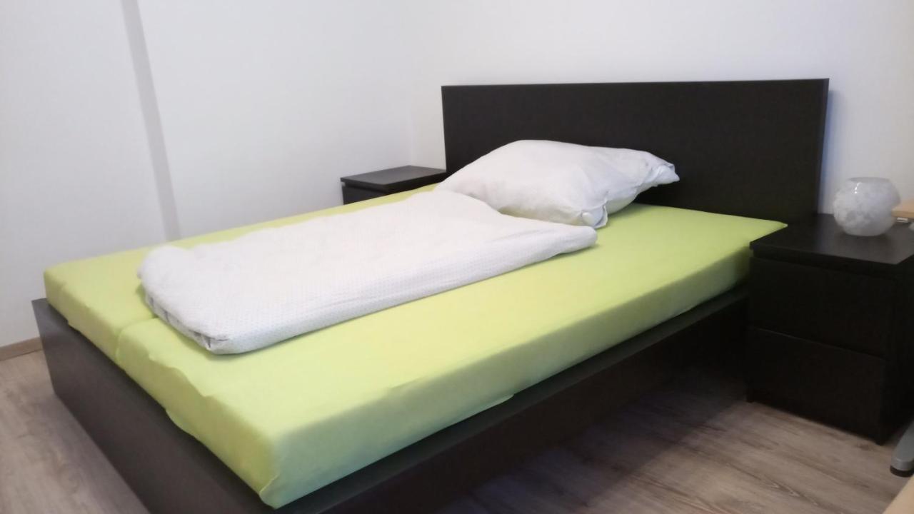Apartman Xaveriova Praag Buitenkant foto